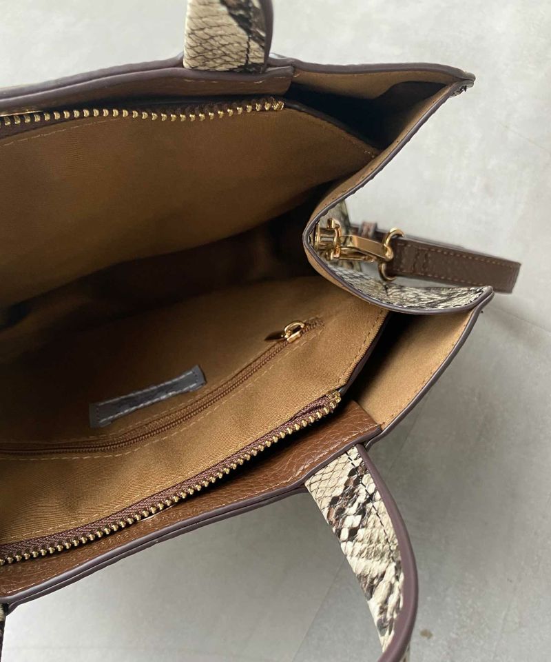 中央メインポケット ファスナー付き