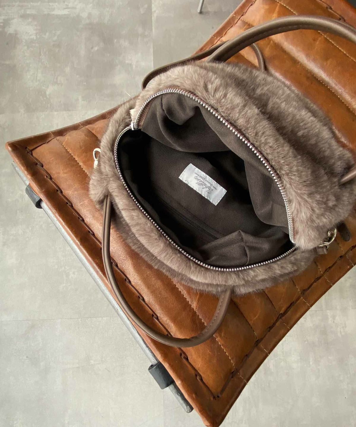 内ポケット　ファスナー付き