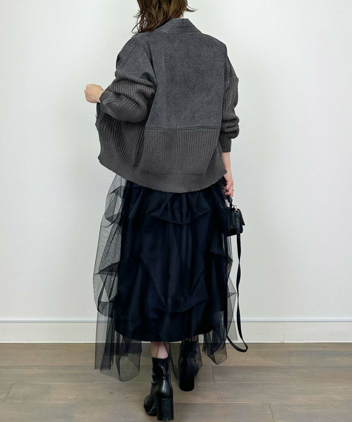 model：H164　着用サイズ：M　ブラック