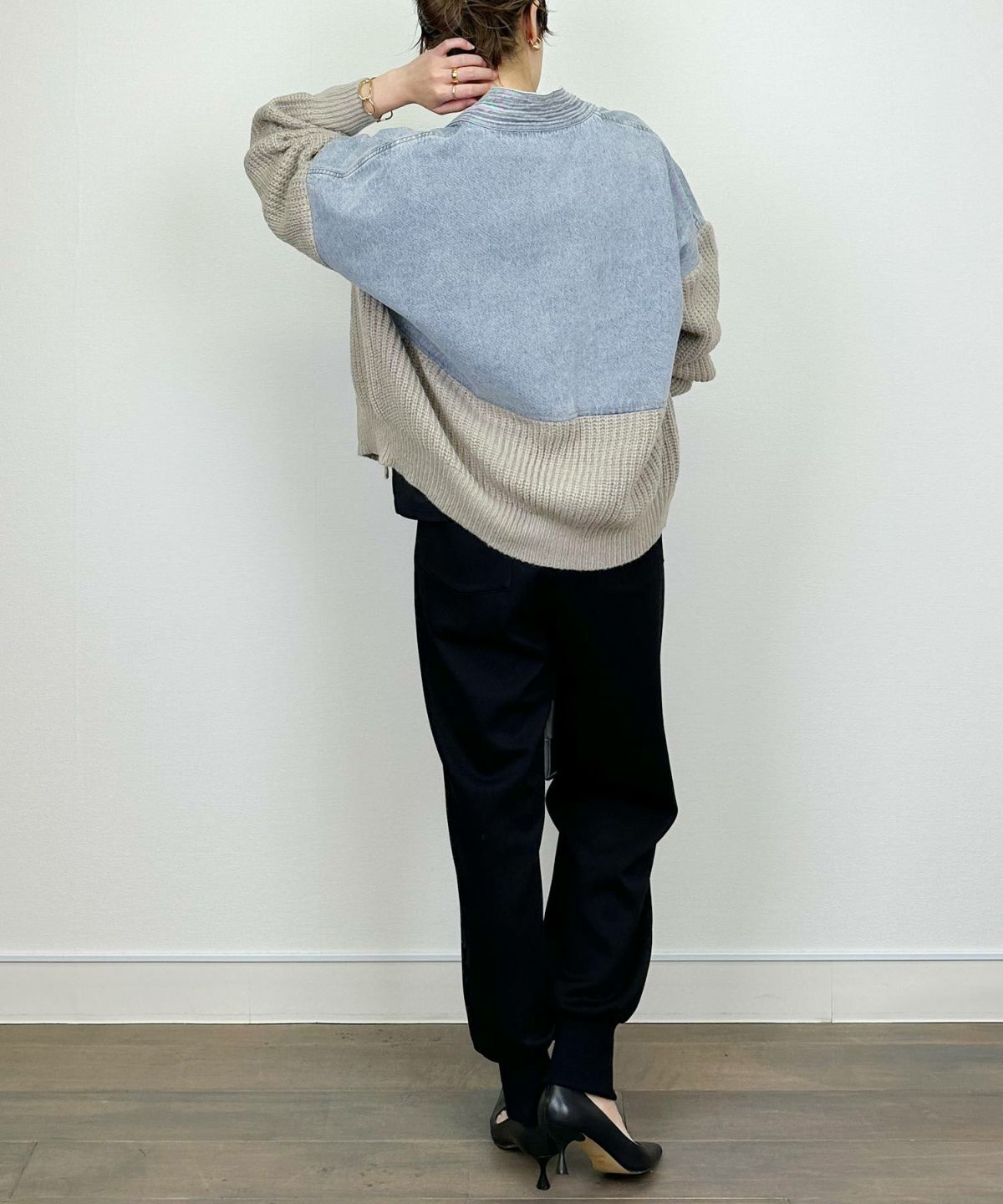 model：H164　着用サイズ：M　グレイッシュベージュ