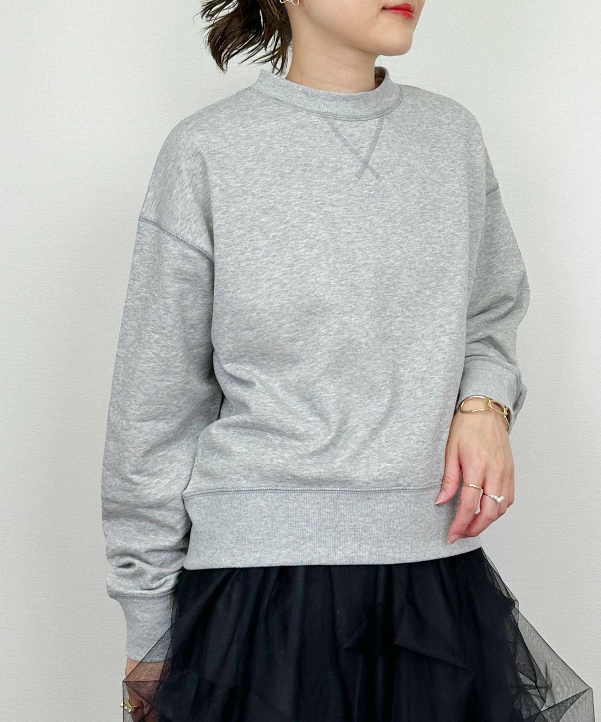 model：H164　着用サイズ：M　グレー　襟なし