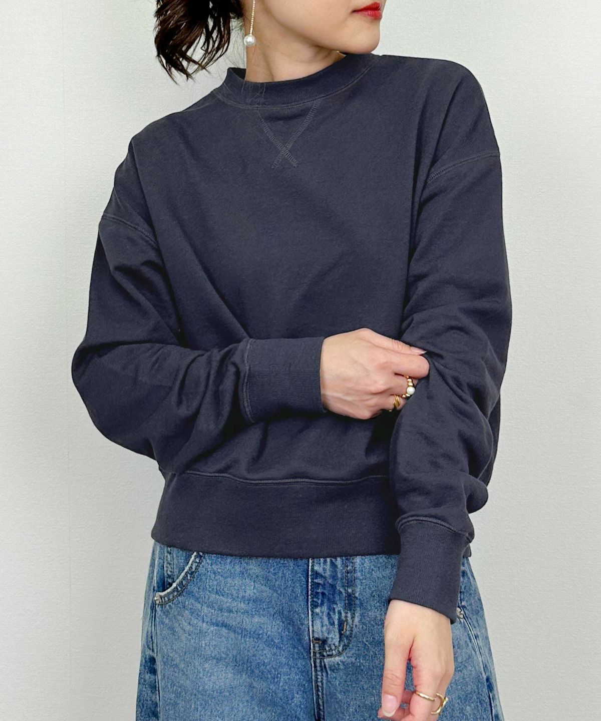 model：H164　着用サイズ：M　ネイビー　襟なし