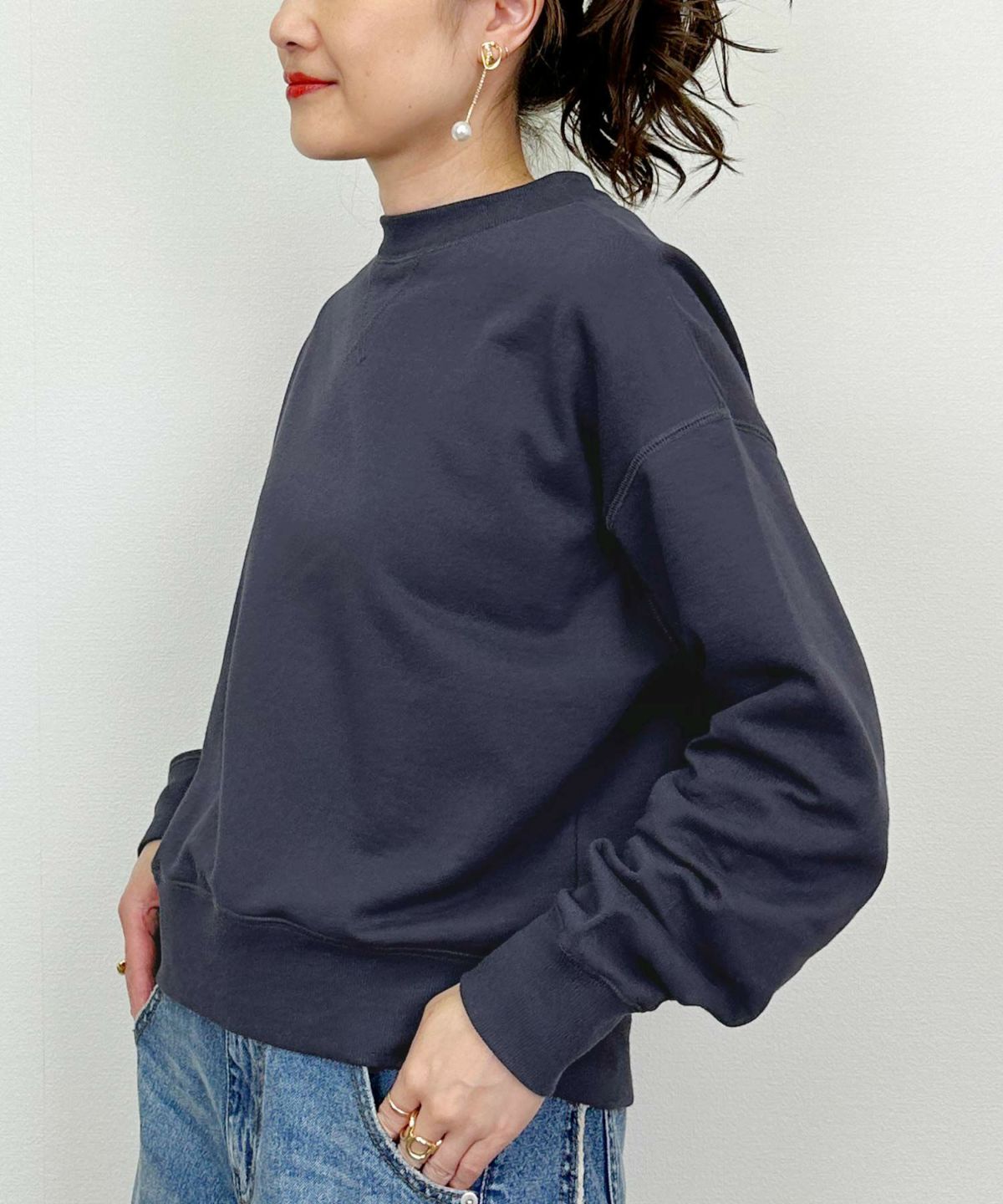 model：H164　着用サイズ：M　ネイビー　襟なし