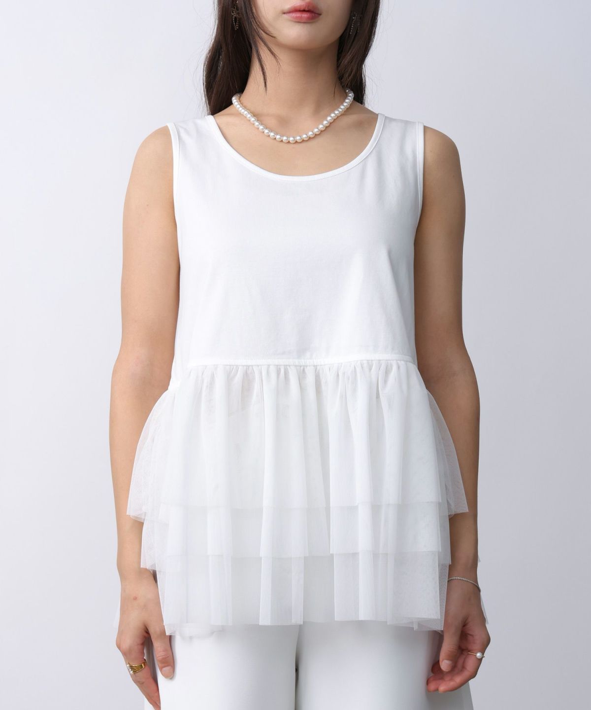 model：H160　着用サイズ：M　オフホワイト