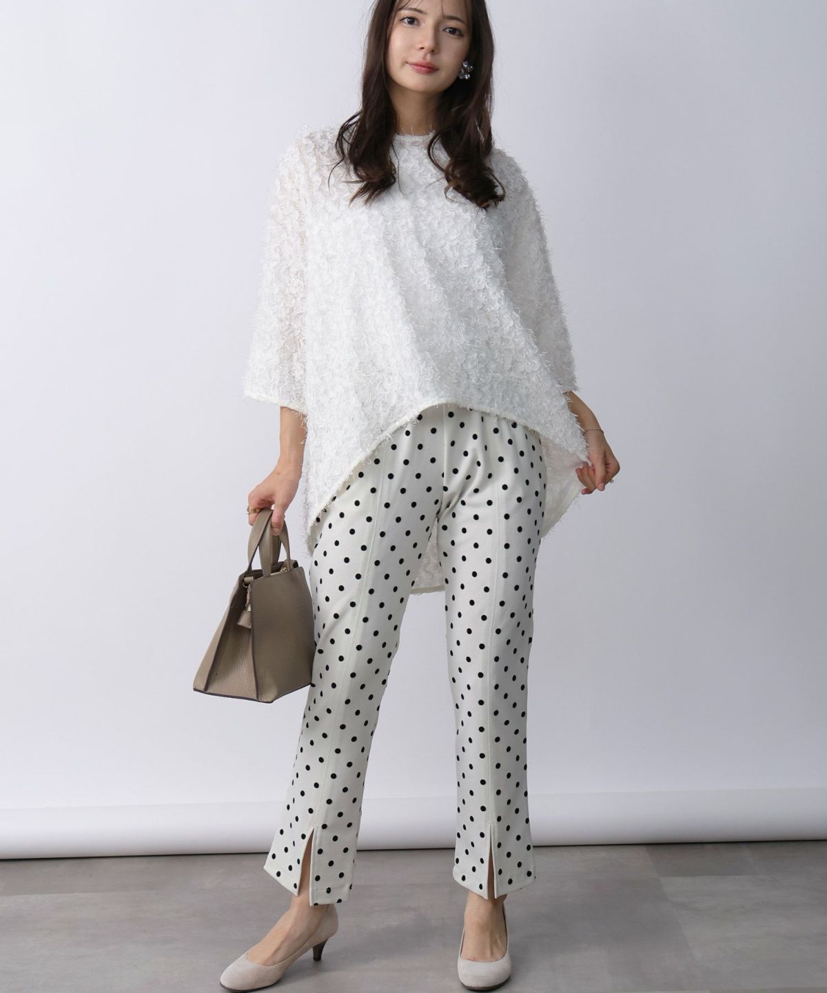 model：H160　着用サイズ：M　オフホワイト