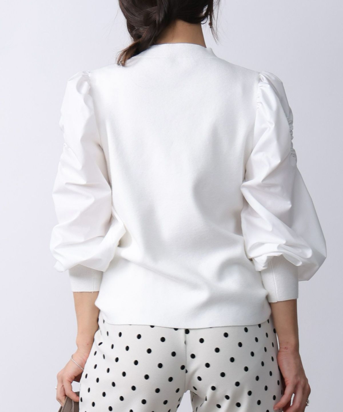 model：H160　着用サイズ：M　オフホワイト