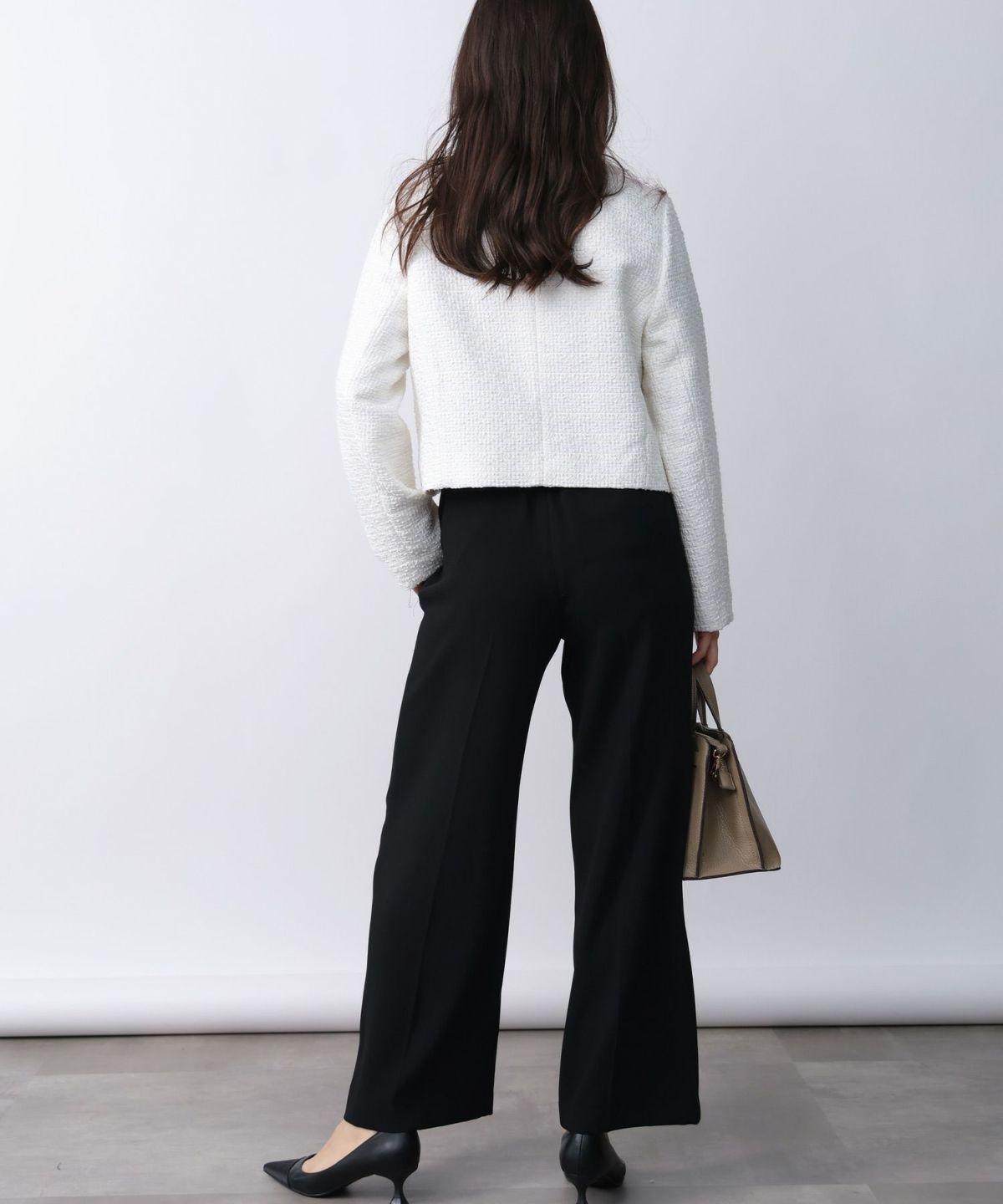 model：H160　着用サイズ：M　オフホワイト