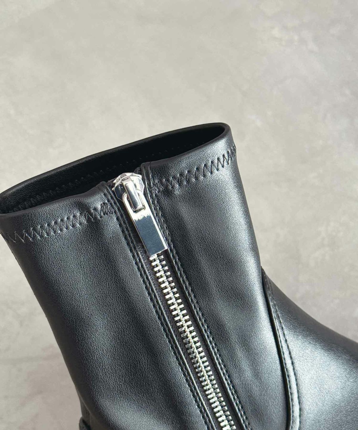 外側　ジップアップ