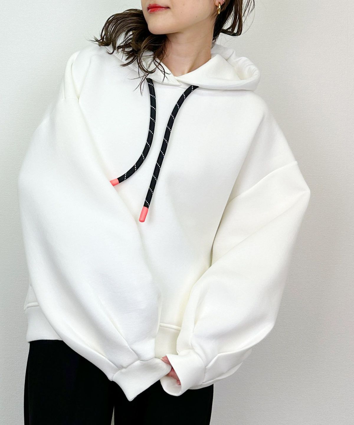 model：H164　着用サイズ：M　オフホワイト