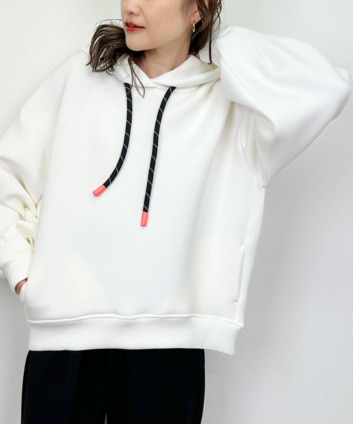 model：H164　着用サイズ：M　オフホワイト