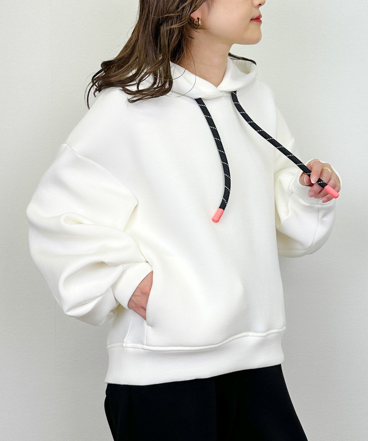 model：H164　着用サイズ：M　オフホワイト