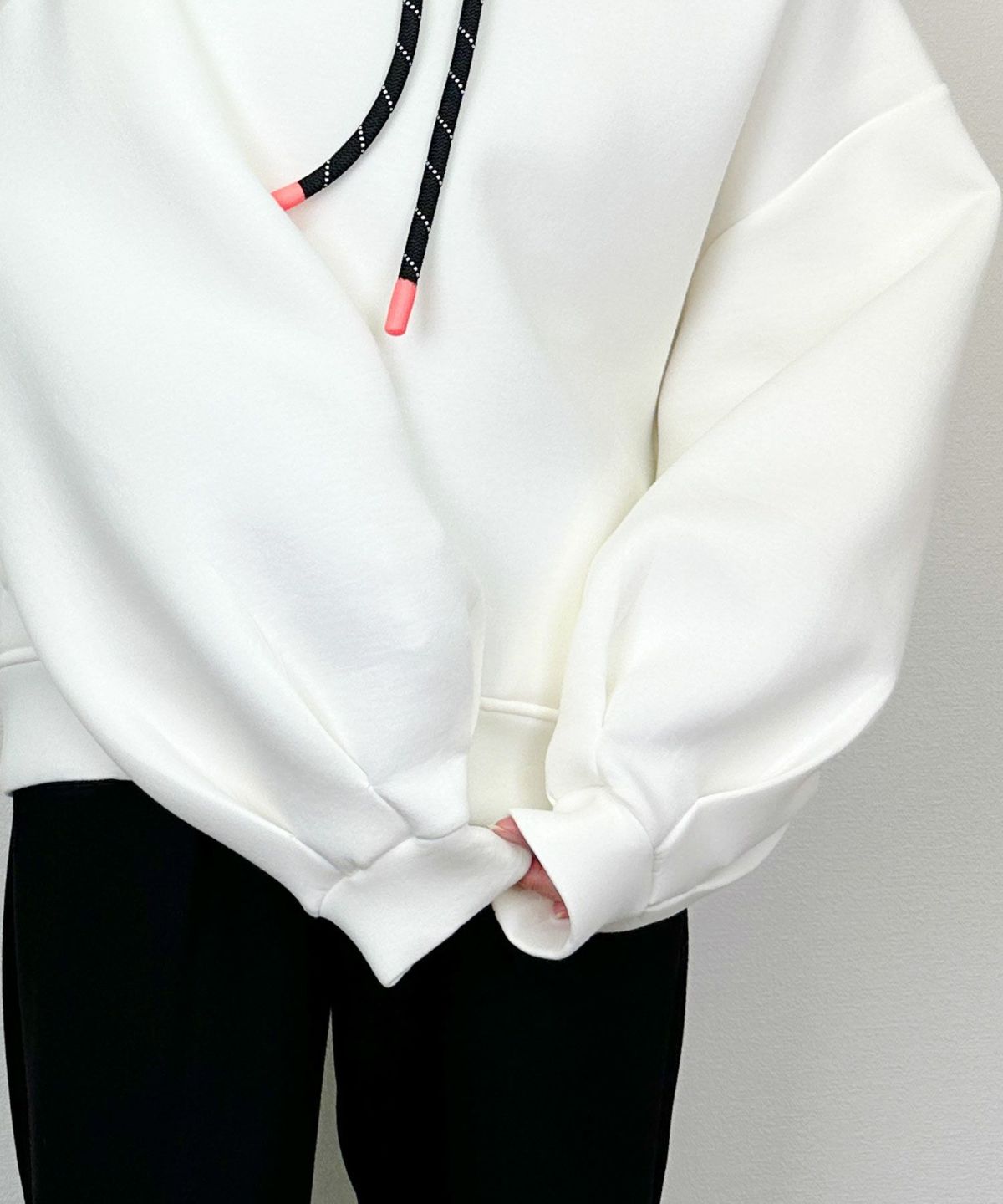 model：H164　着用サイズ：M　オフホワイト