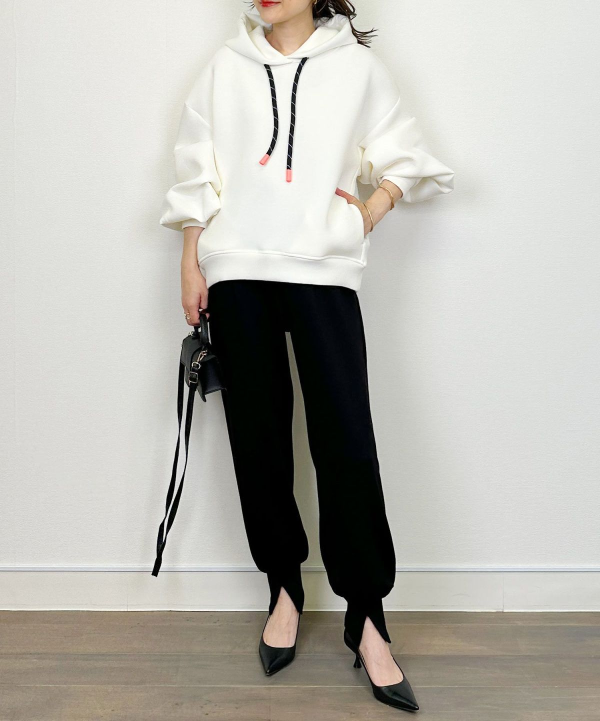 model：H164　着用サイズ：M　オフホワイト