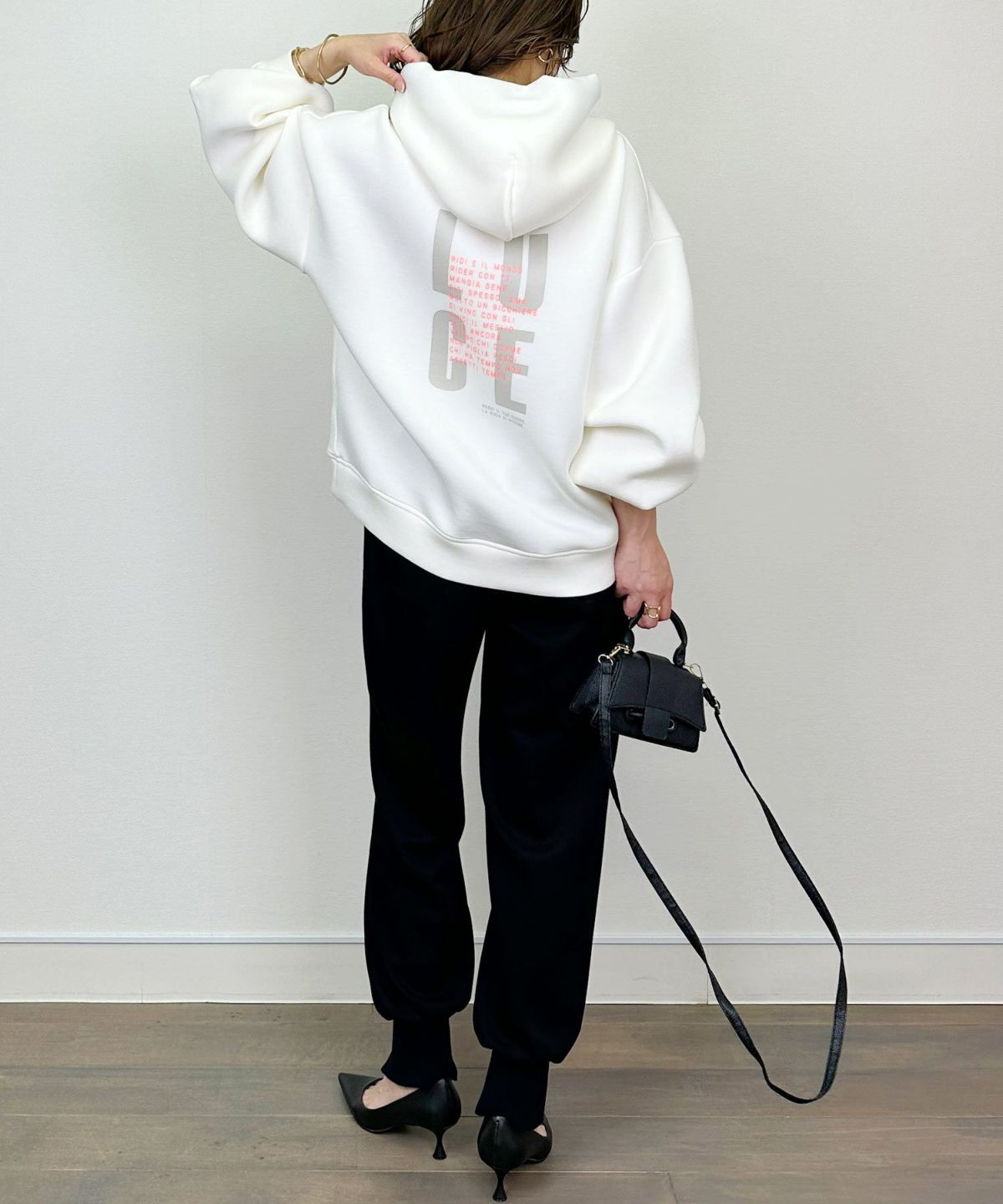 model：H164　着用サイズ：M　オフホワイト