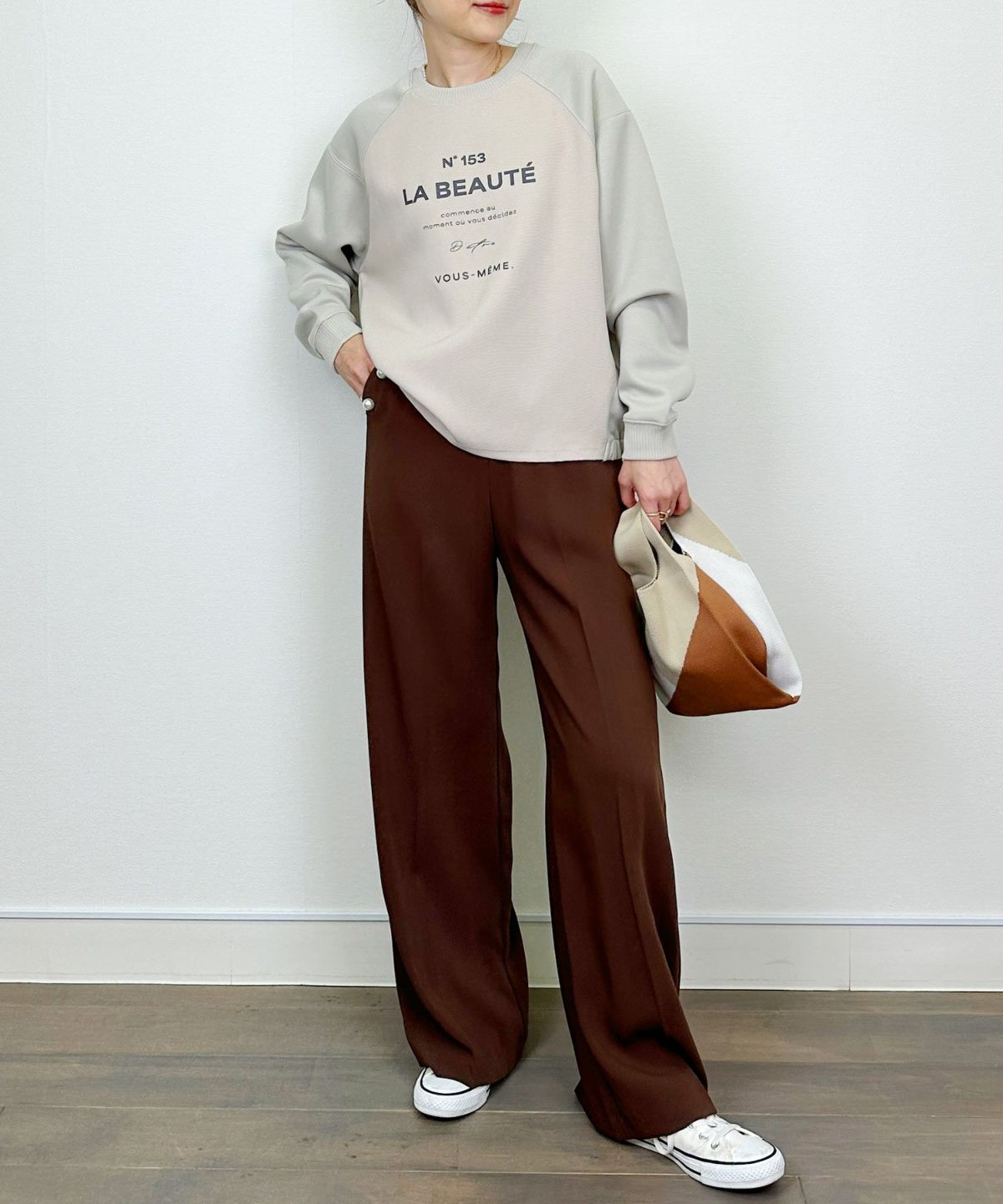 model：H164　着用サイズ：M　グレイッシュベージュ