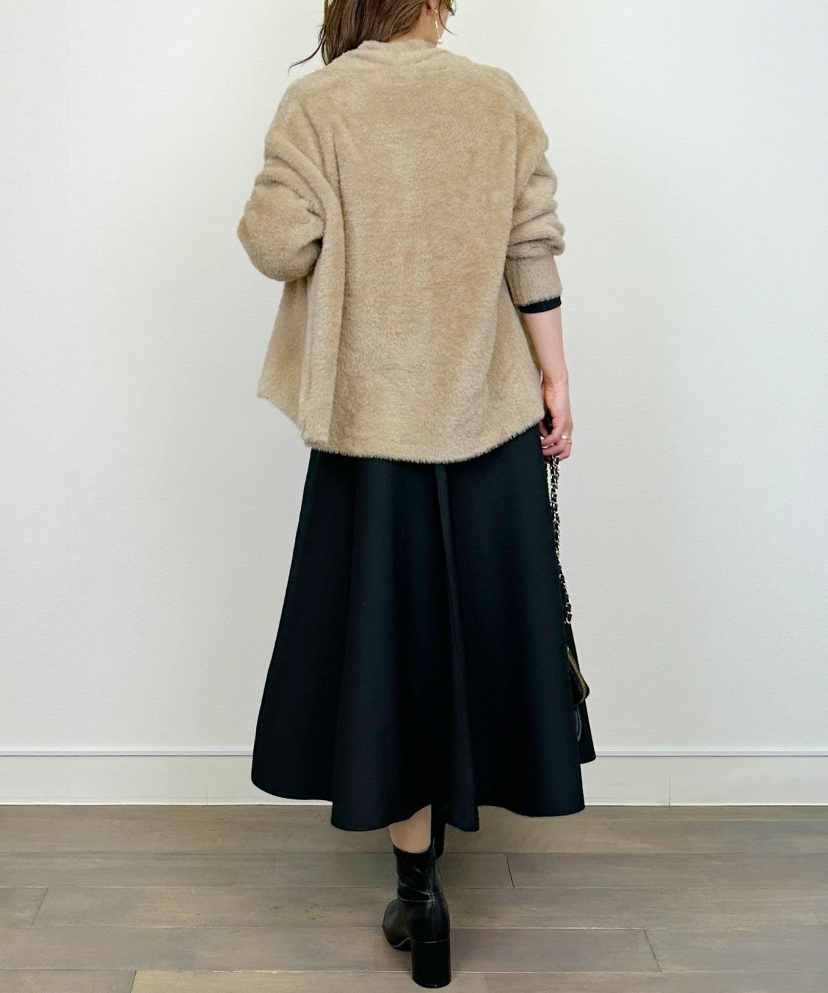 model：H164　着用サイズ：M　モカ