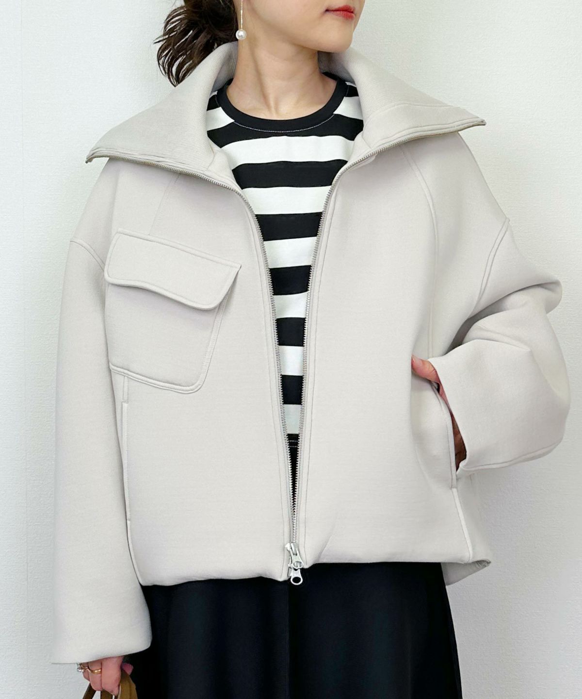 model：H164　着用サイズ：M　グレイッシュベージュ