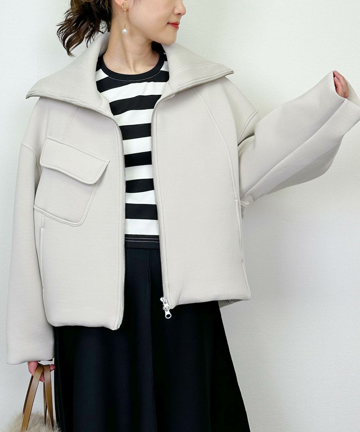 model：H164　着用サイズ：M　グレイッシュベージュ