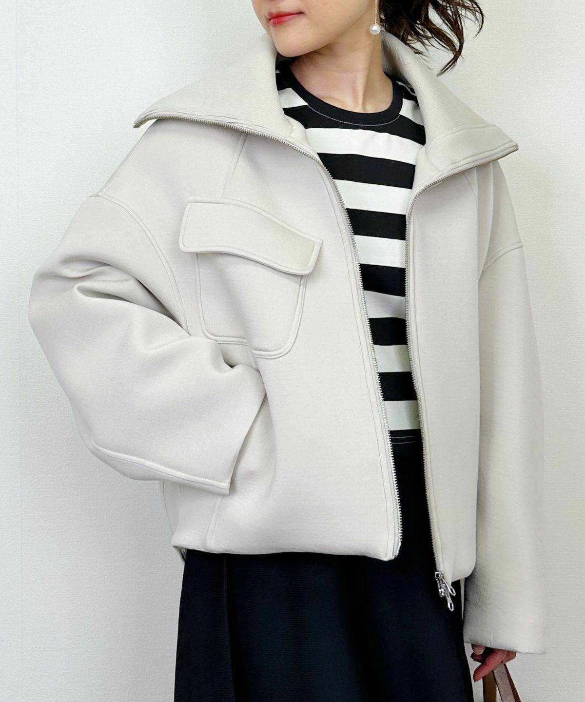 model：H164　着用サイズ：M　グレイッシュベージュ