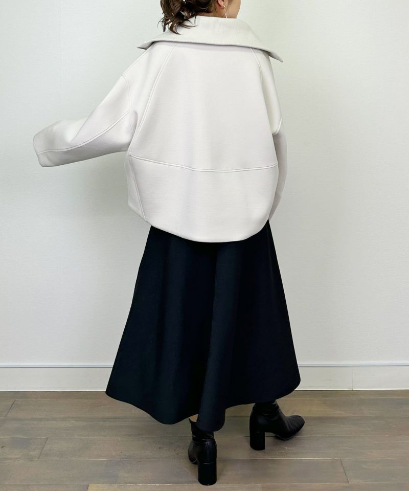 model：H164　着用サイズ：M　グレイッシュベージュ