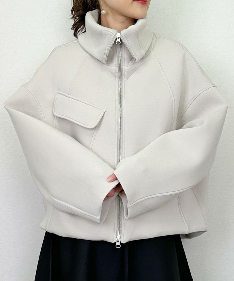 model：H164　着用サイズ：M　グレイッシュベージュ