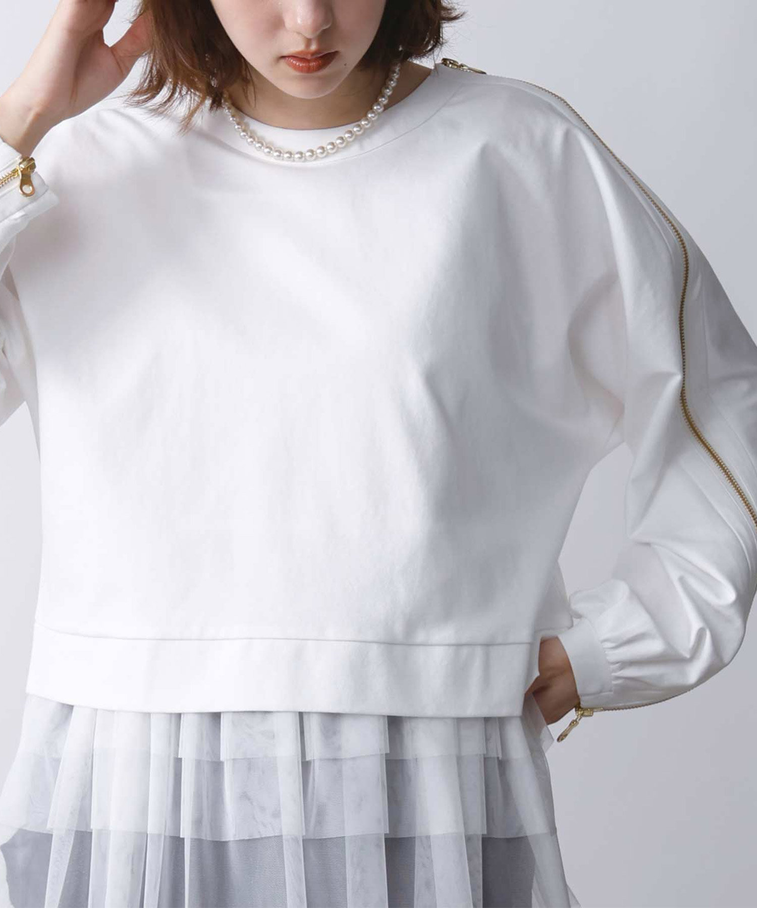 model：H171　着用サイズ：M　オフホワイト