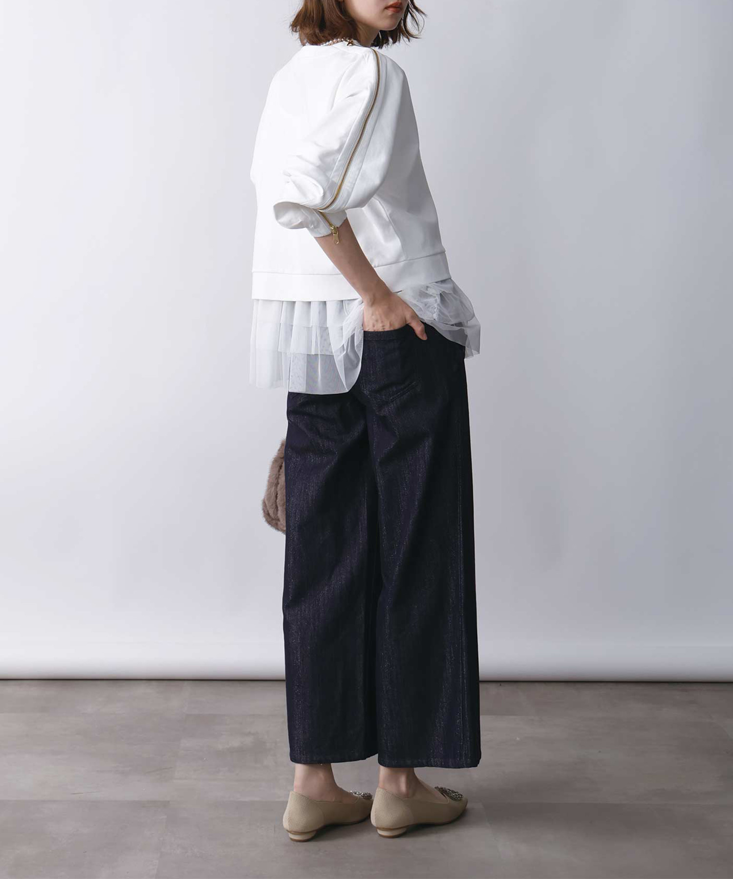 model：H171　着用サイズ：M　オフホワイト