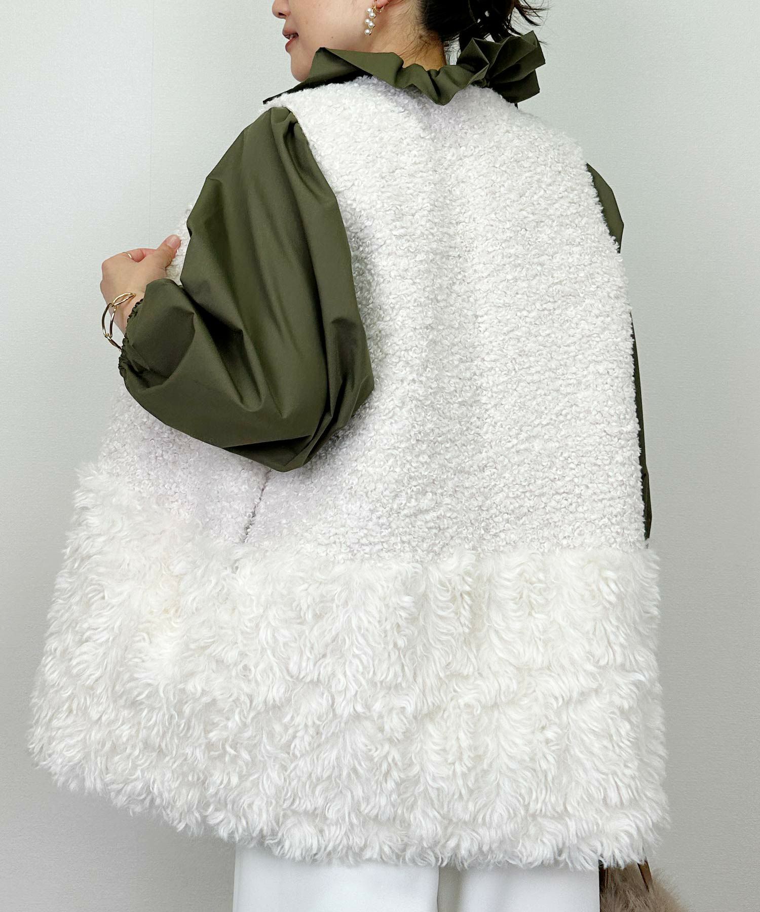 model：H164　着用サイズ：M オフホワイト