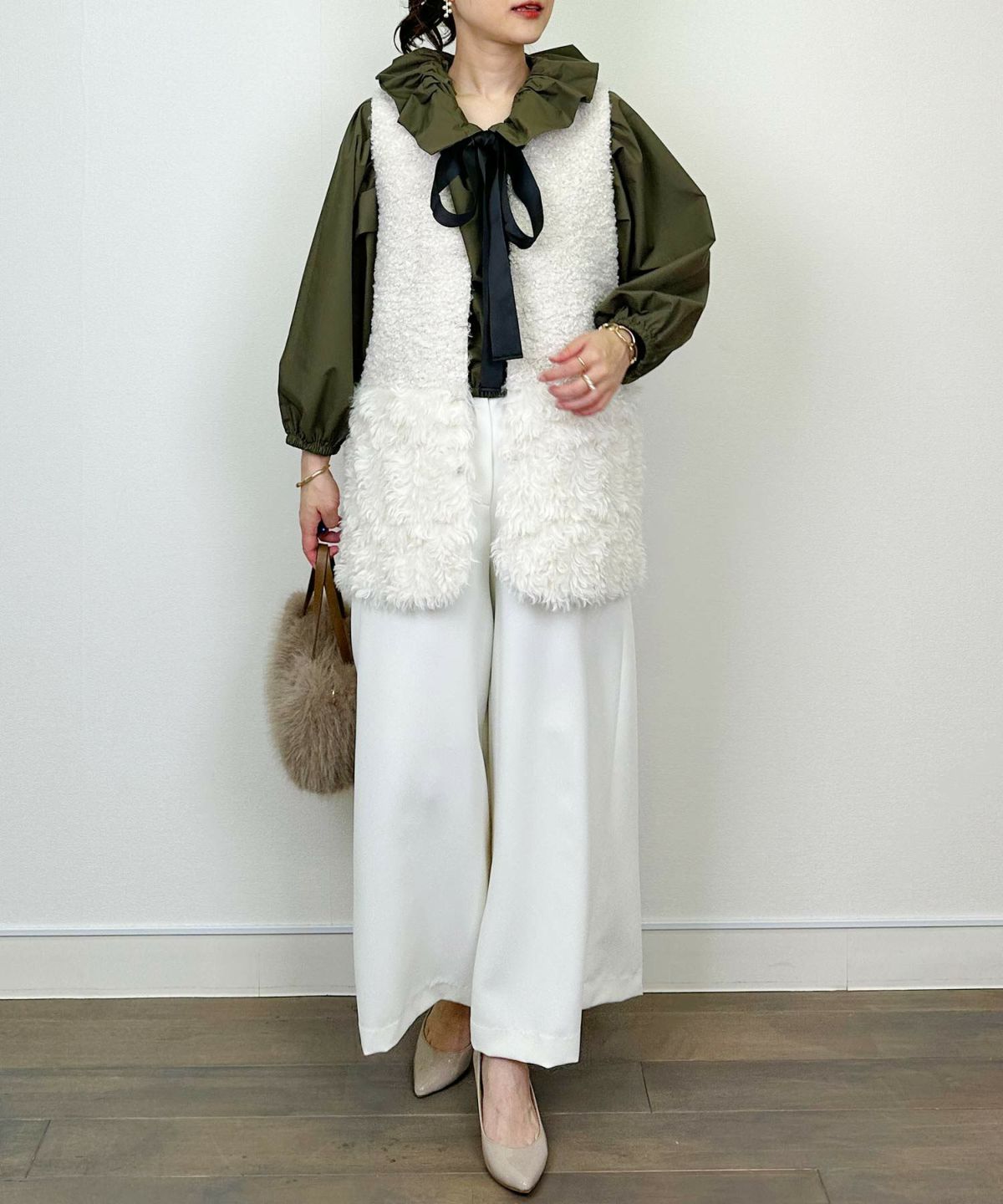 model：H164　着用サイズ：M オフホワイト