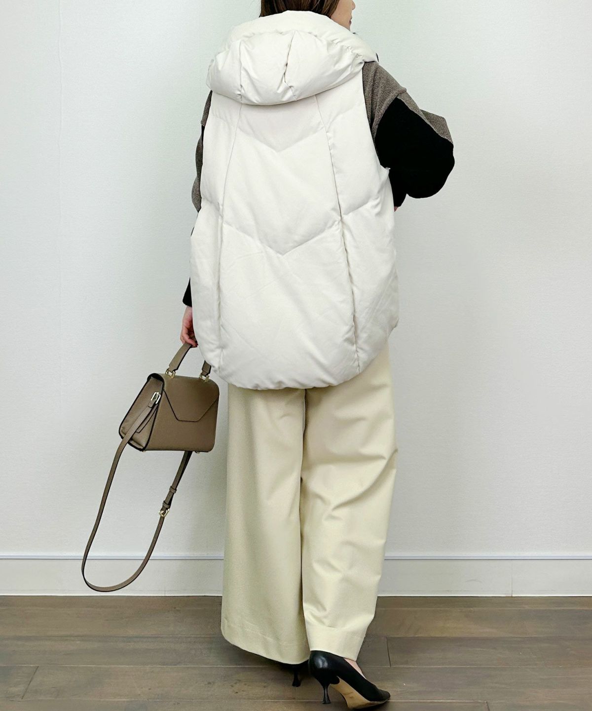 model：H164　着用サイズ：M　オフホワイト