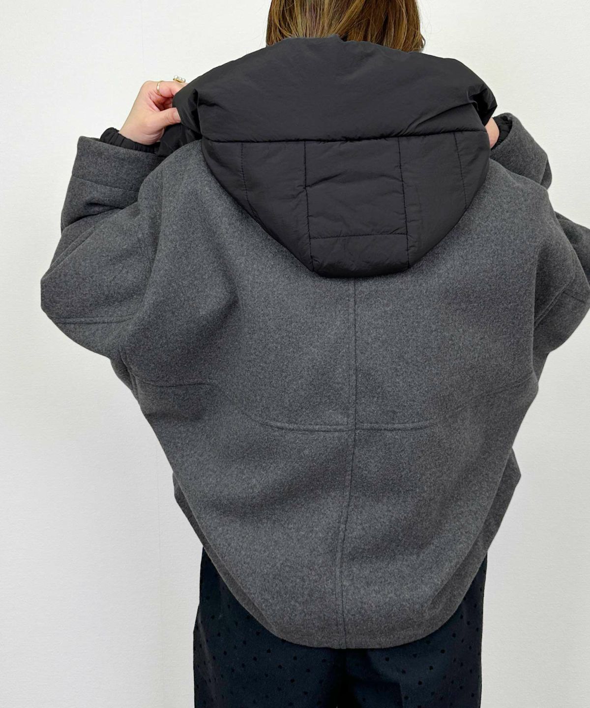 model：H164　着用サイズ：M　チャコールグレー