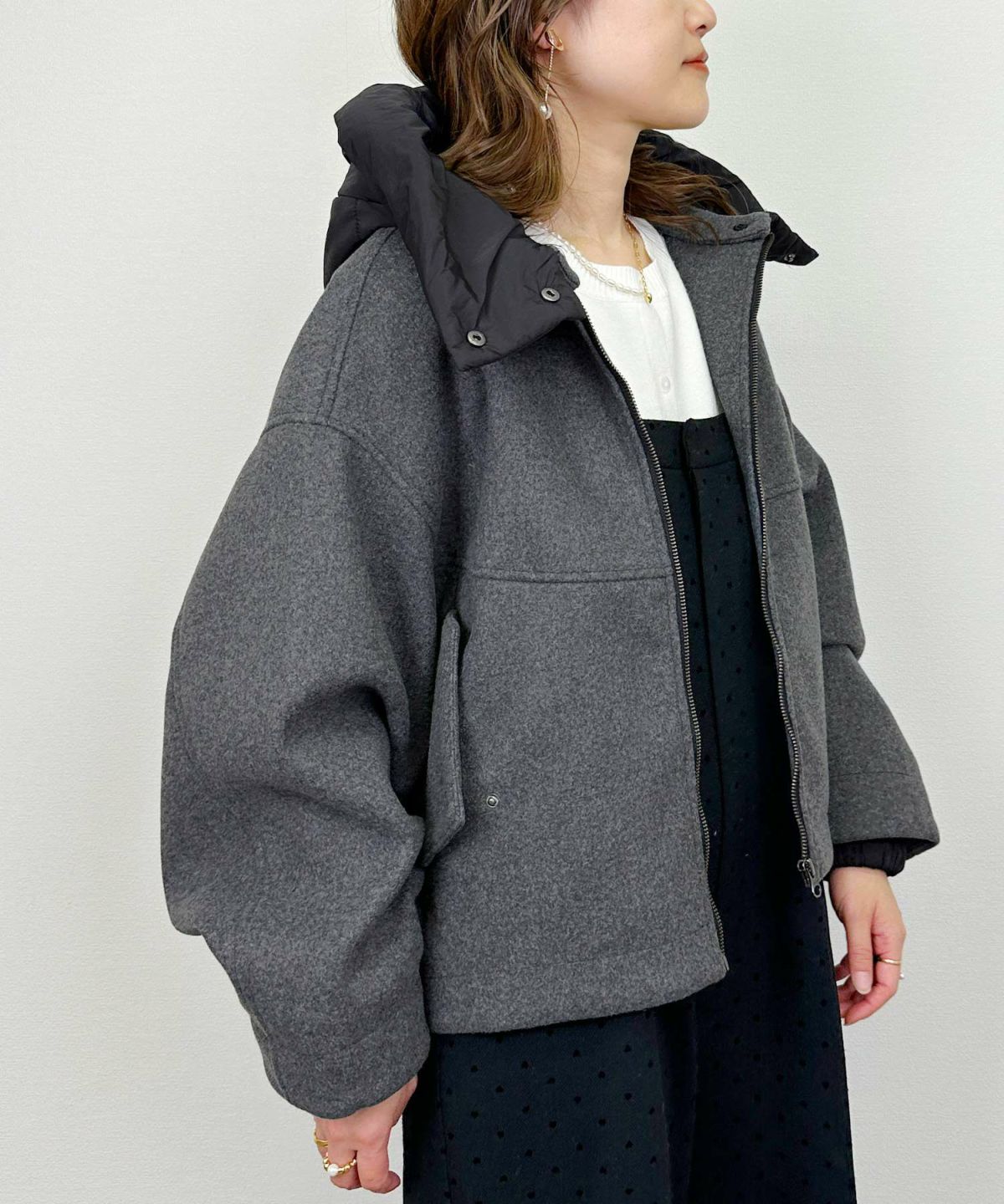 model：H164　着用サイズ：M　チャコールグレー