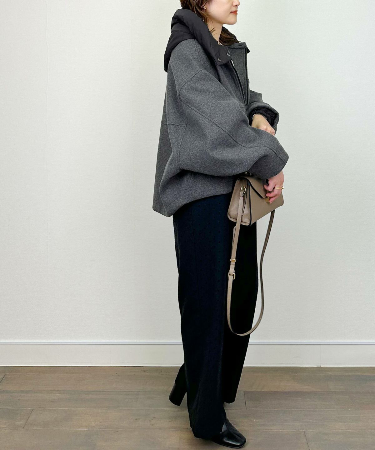 model：H164　着用サイズ：M　チャコールグレー