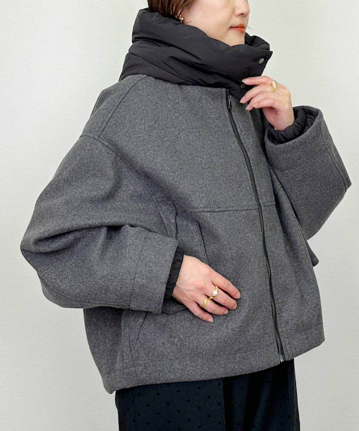 model：H164　着用サイズ：M　チャコールグレー