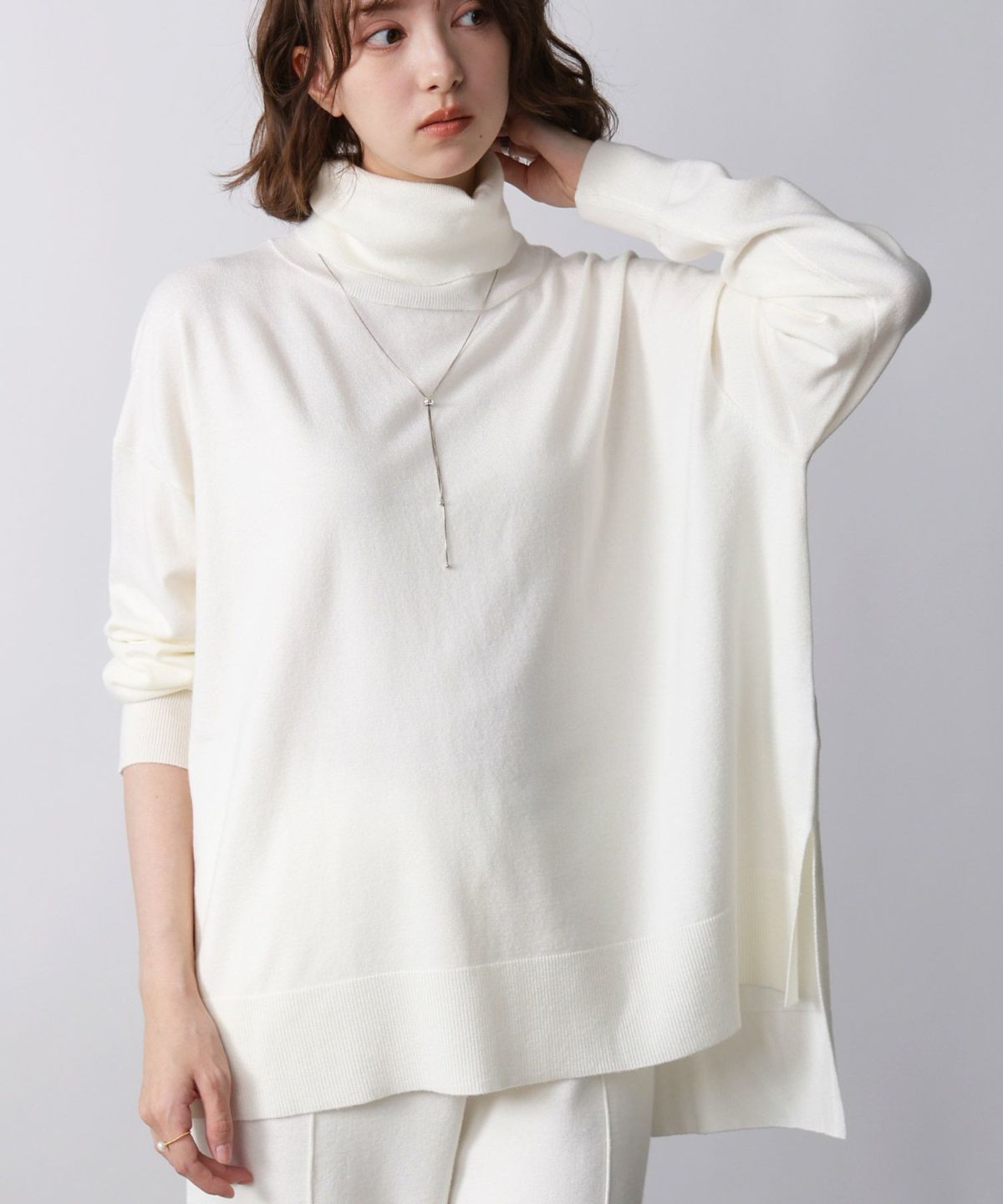 model：H171　着用サイズ：M　オフホワイト　セットアップ