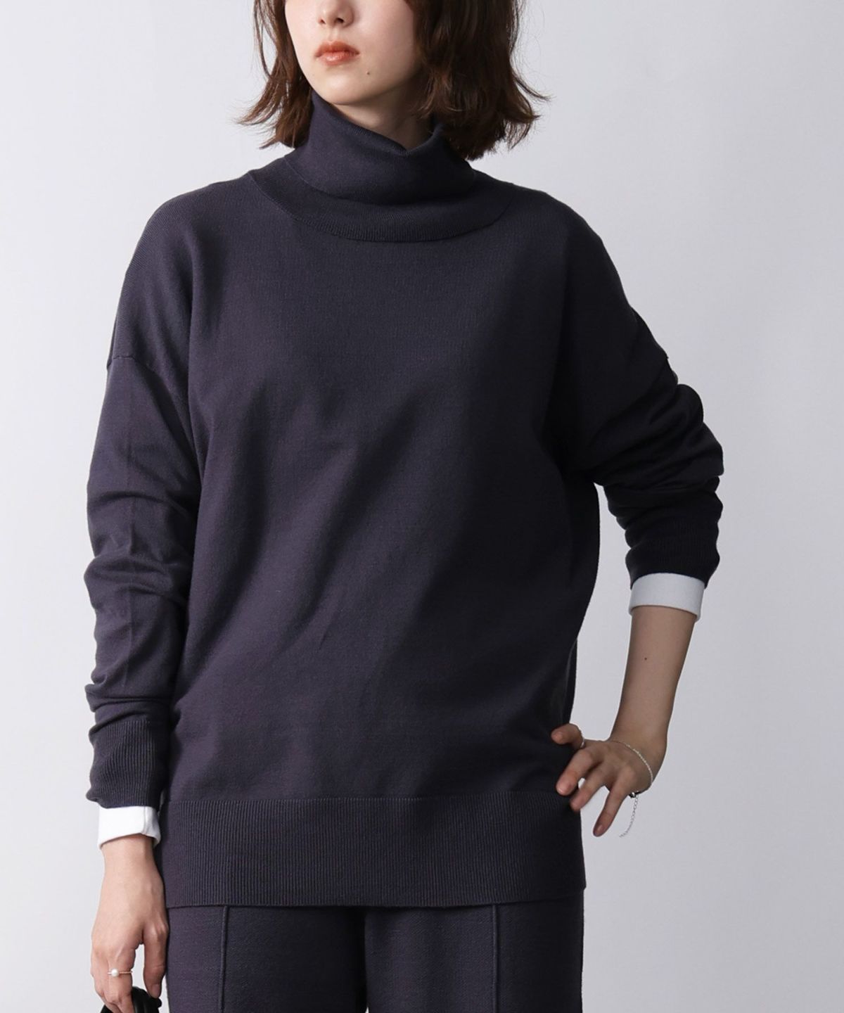 model：H171　着用サイズ：M　ダークグレー　セットアップ