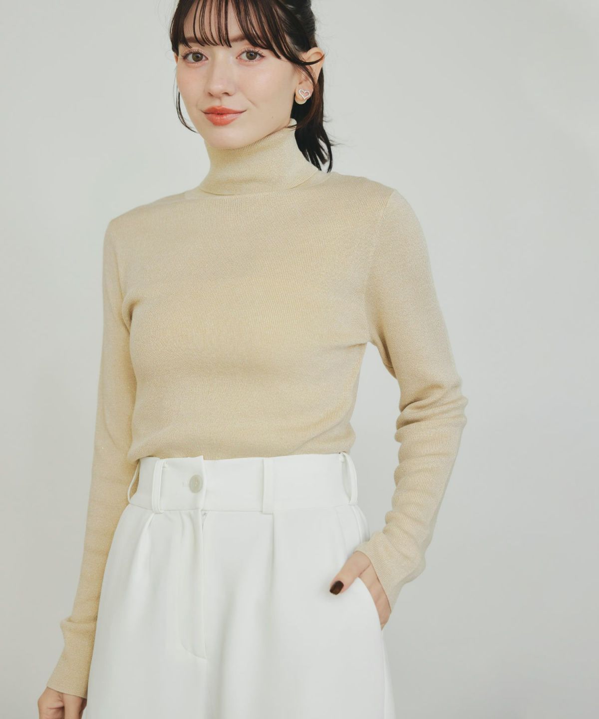 model：H155　着用サイズ：M　ベージュ