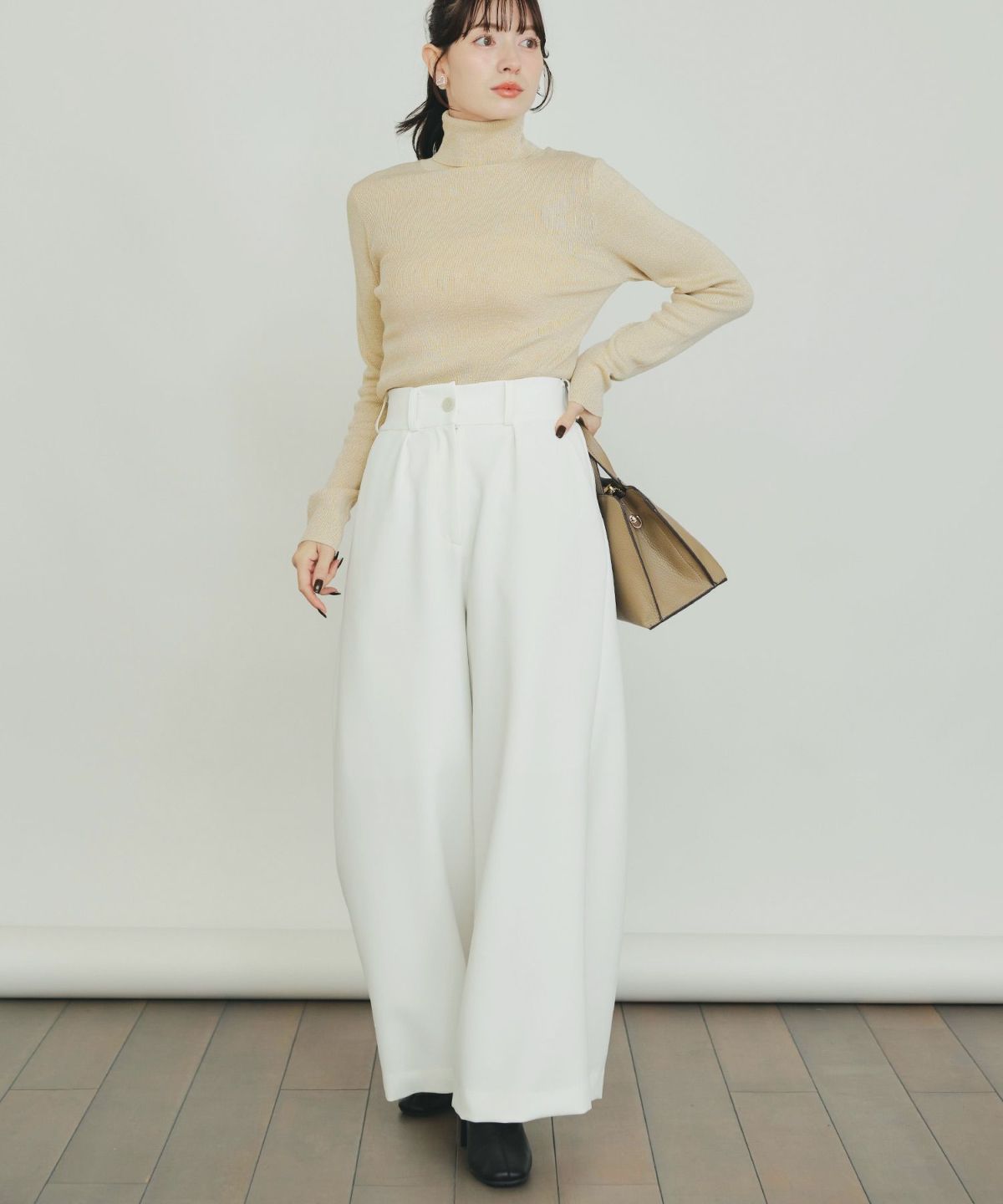 model：H155　着用サイズ：M　ベージュ