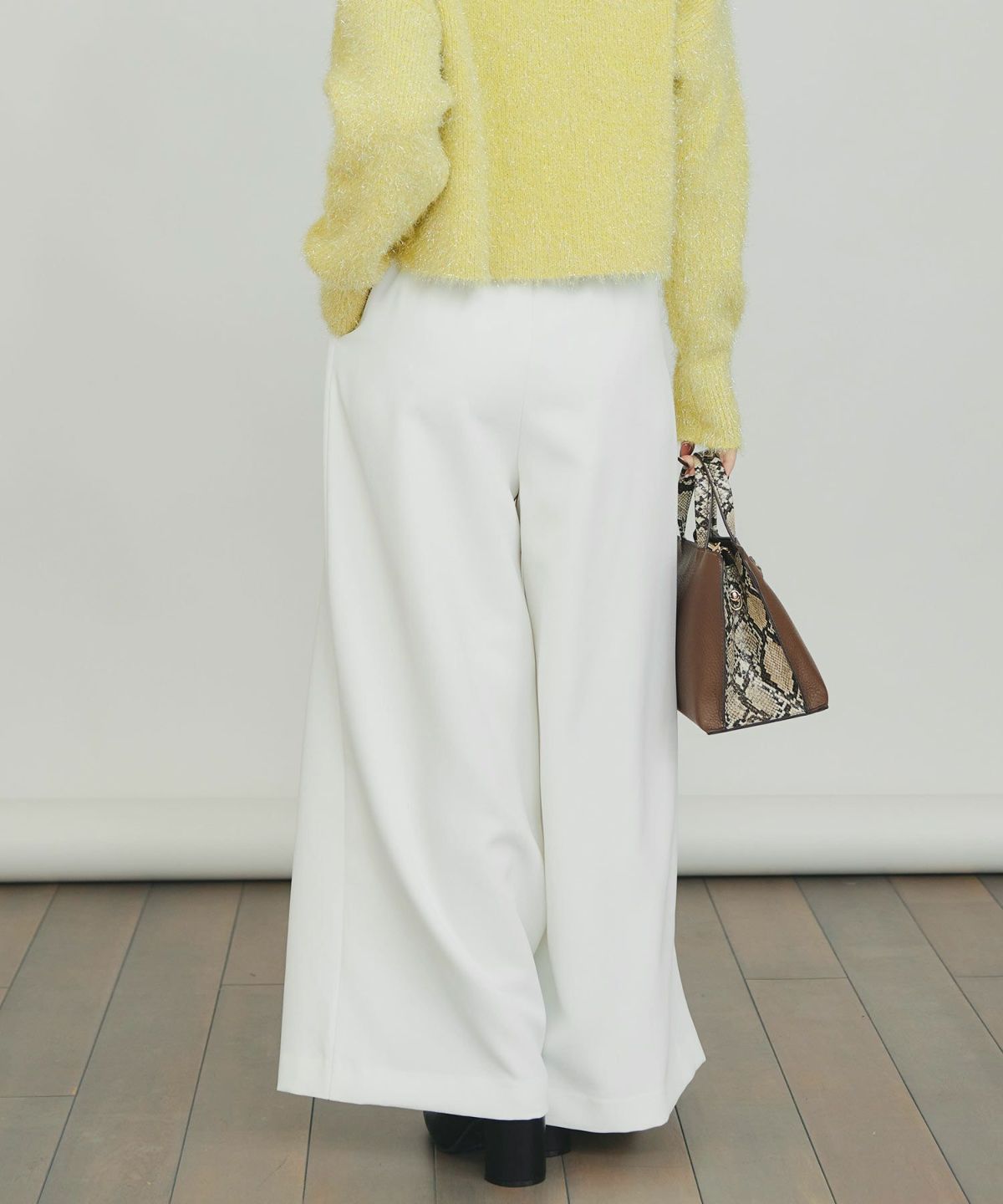 model：H155　着用サイズ：M　オフホワイト