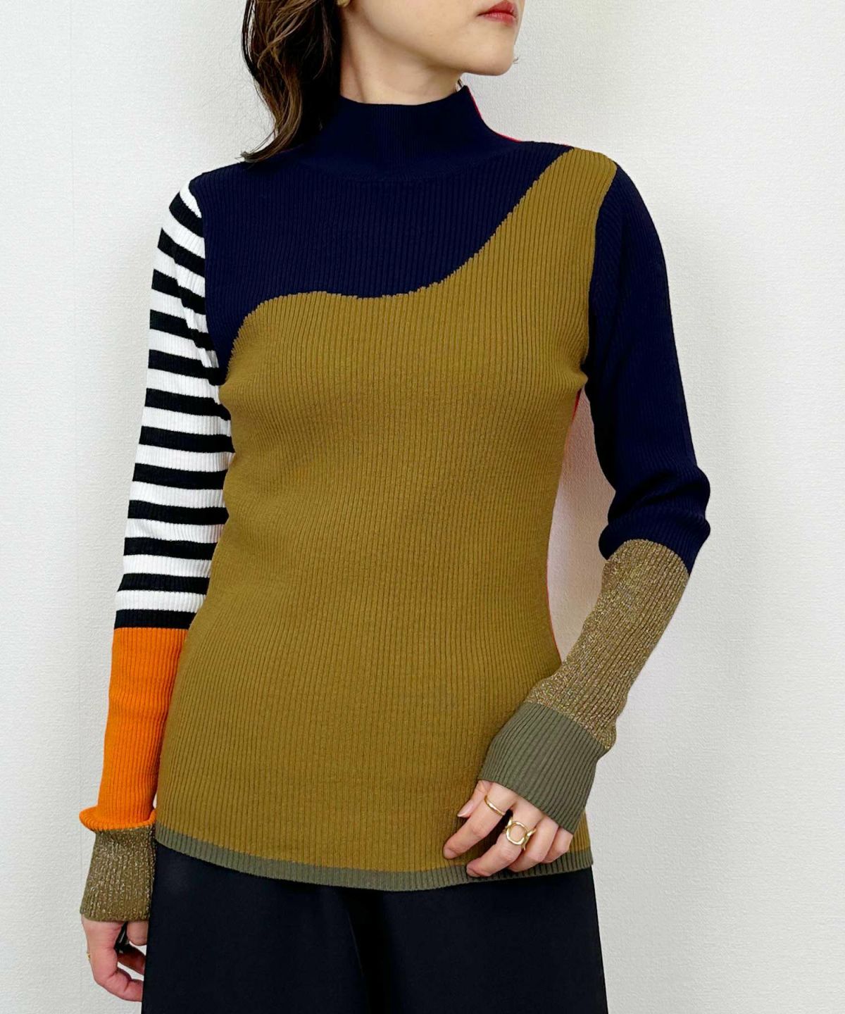 model：H164　着用サイズ：M　レッド