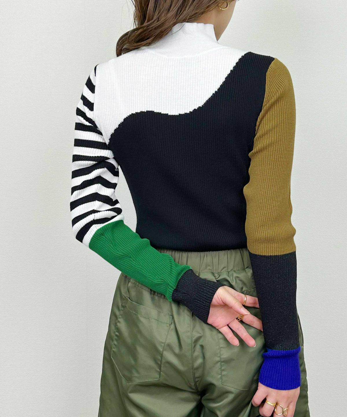 model：H164　着用サイズ：M　ブラック