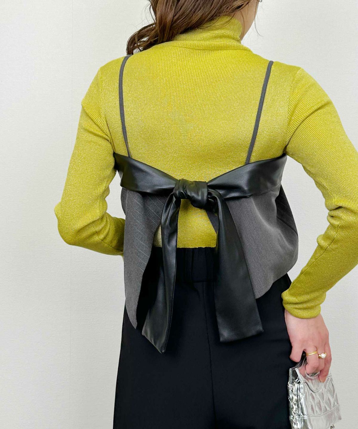 model：H164　着用サイズ：M　チャコールグレー(ビスチェ)