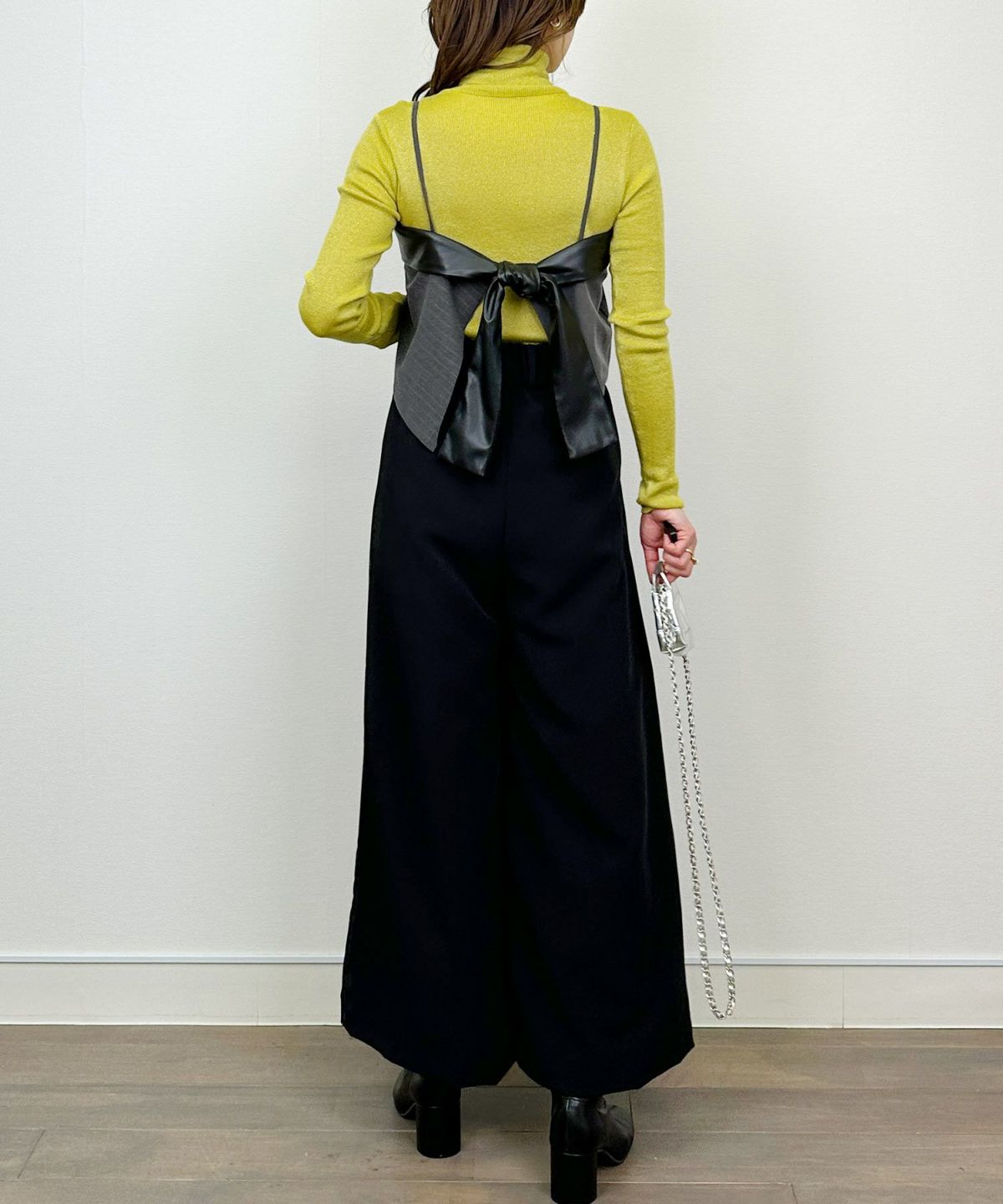 model：H164　着用サイズ：M　チャコールグレー(ビスチェ)