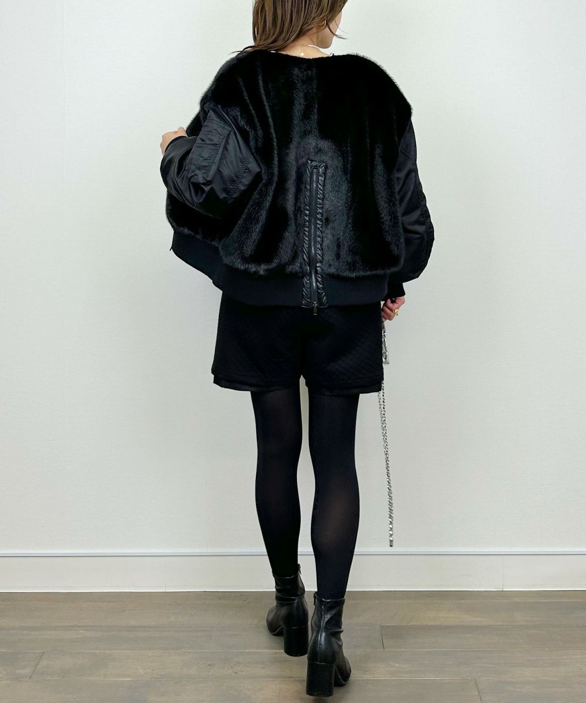 model：H164　着用サイズ：M　ブラック