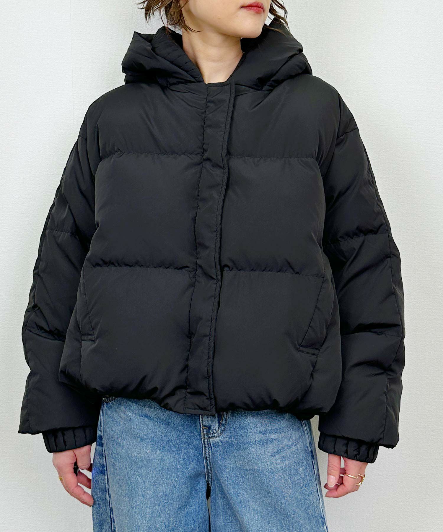 model：H164　着用サイズ：M　ブラック　裾ドロスト絞った状態