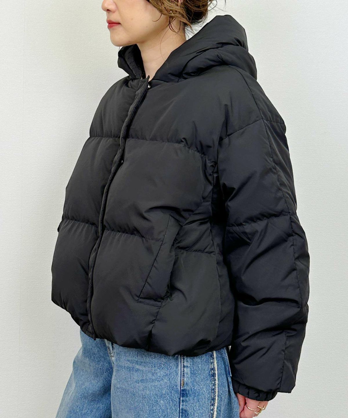 model：H164　着用サイズ：M　ブラック　裾ドロスト絞った状態