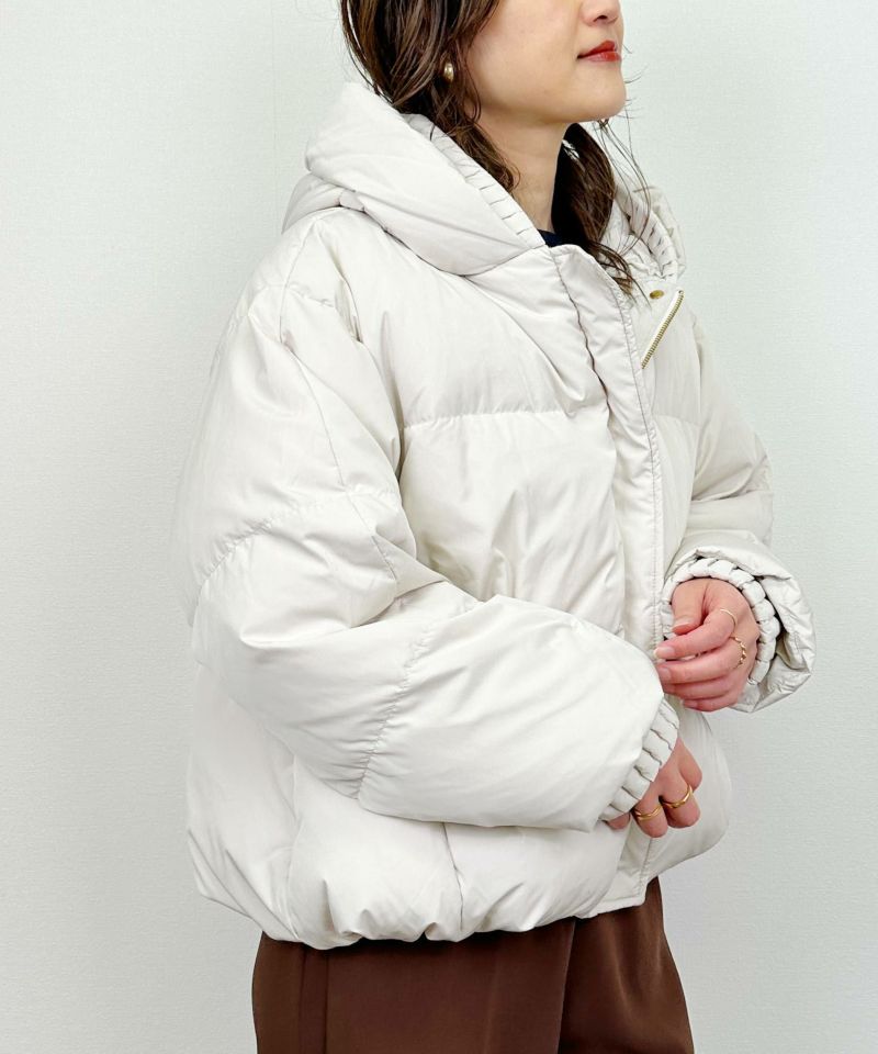 model：H164　着用サイズ：M　ベージュ　裾ドロスト絞った状態