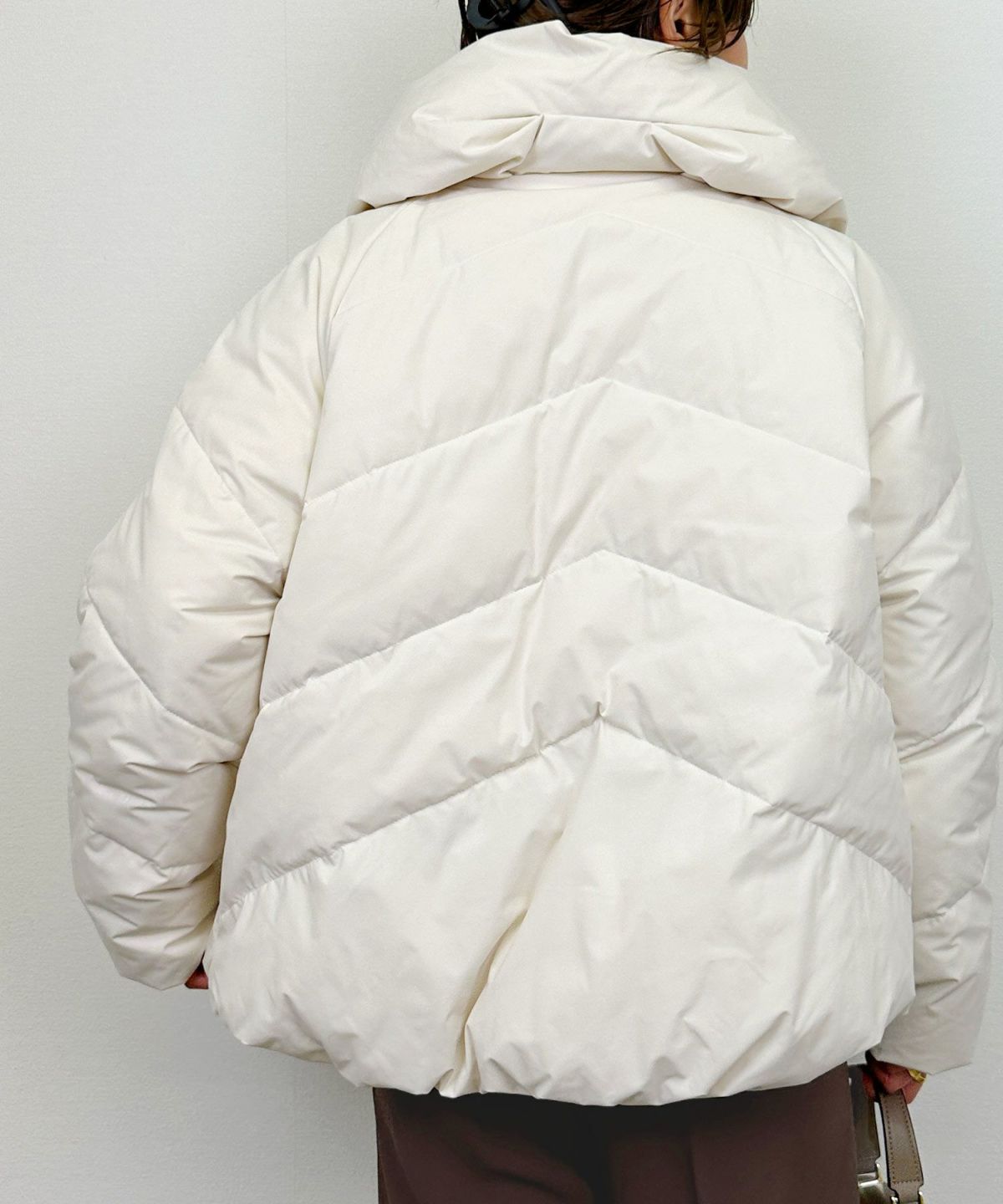 model：H164　着用サイズ：M　アイボリー