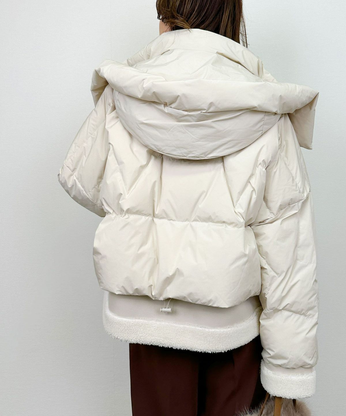 model：H164　着用サイズ：M　オフホワイト