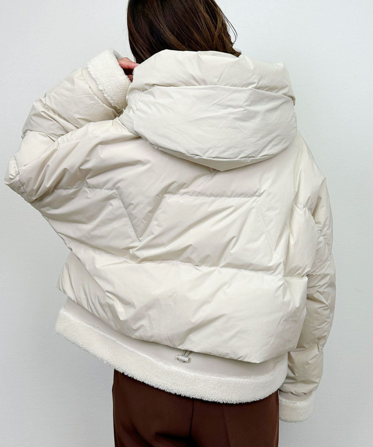 model：H164　着用サイズ：M　オフホワイト